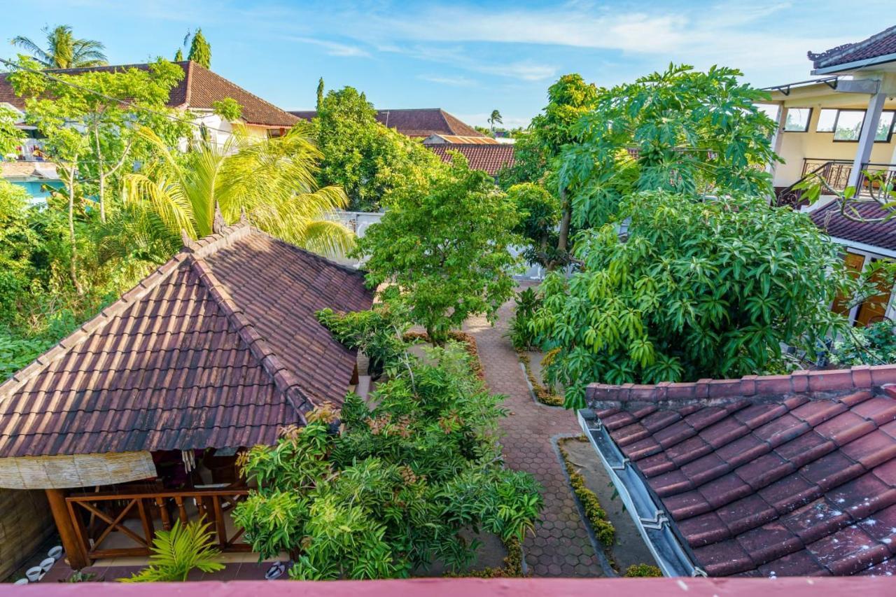 Whiterose Guesthouse Senggigi Exterior foto